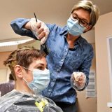 U Nemačkoj ponovo rade frizerski saloni posle dva meseca 9
