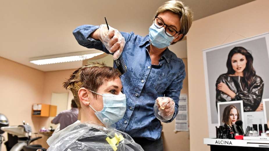 U Nemačkoj ponovo rade frizerski saloni posle dva meseca 1
