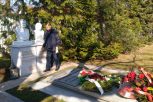 POZAREVAC Milutin Mrkonjic na grobu Milosevica Obeležena decenija i po od smrti Miloševića (FOTO) 3