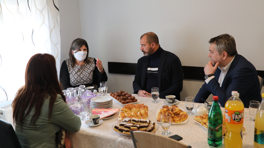 Mozzart i FK Crvena zvezda u poseti sigurnoj kući, Stanković i Gajić pružili podršku ženama 2