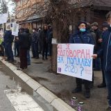Protest u Kosjeriću tokom posete Brnabić 9