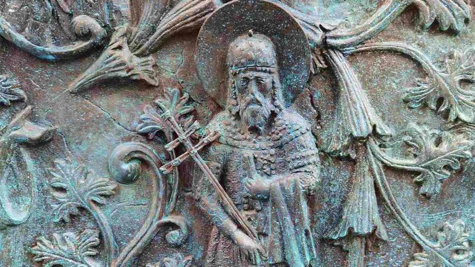 Vesić: Obnovljen krst na mozaiku na spomeniku Stefanu Nemanji 1