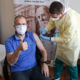 Fabrici primio prvu dozu vakcine u Srbiji 13