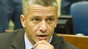 Naser Orić odgovorio Dodiku nakon što se u javnosti pojavila fotografija sa Acom Lukasem 3