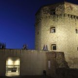 Kula Nebojša ukrašena srpskim i grčkim zastavama povodom Nacionalnog dana Grčke 2