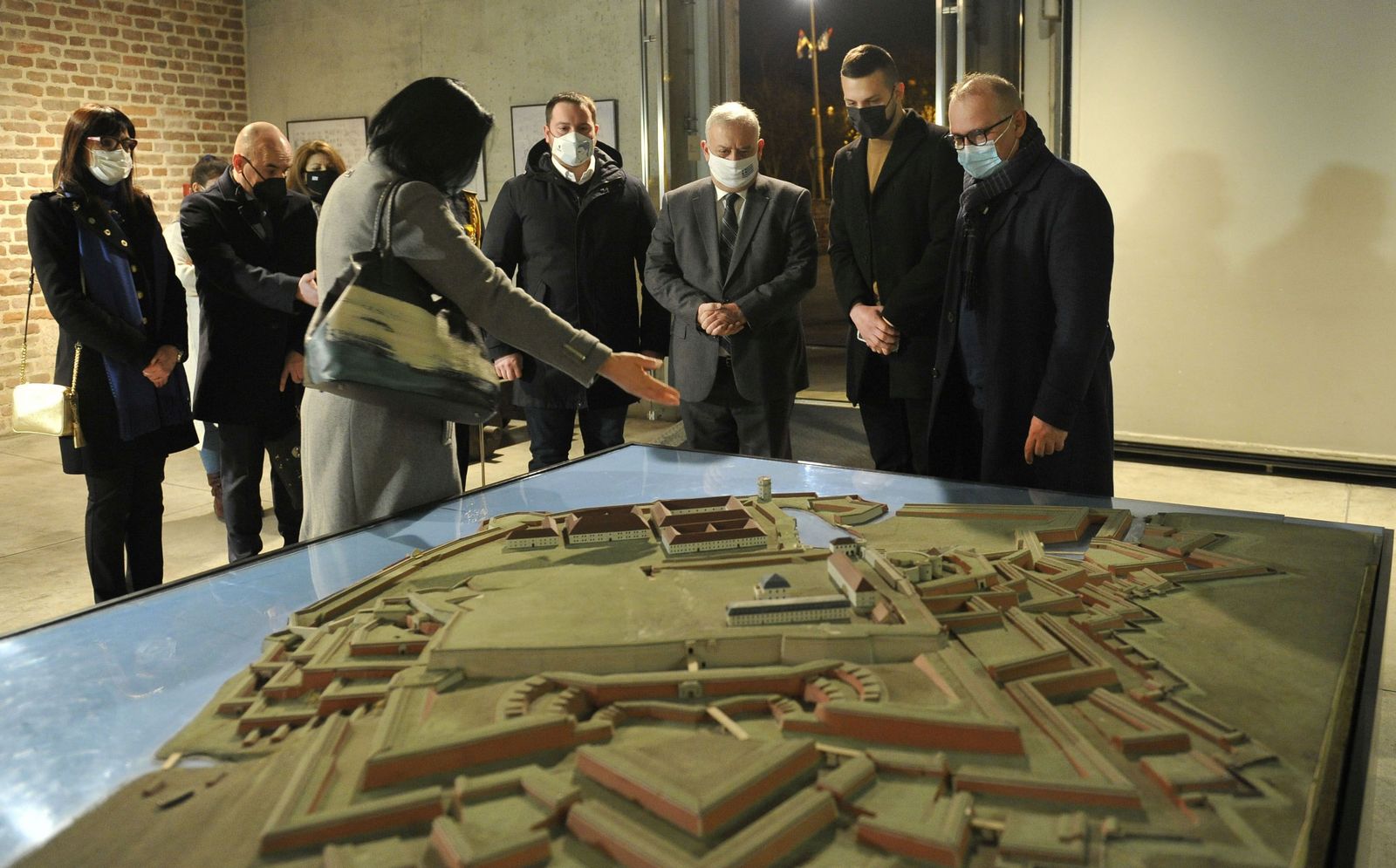 Kula Nebojša ukrašena srpskim i grčkim zastavama povodom Nacionalnog dana Grčke 4 Kula Nebojša ukrašena srpskim i grčkim zastavama povodom Nacionalnog dana Grčke 4