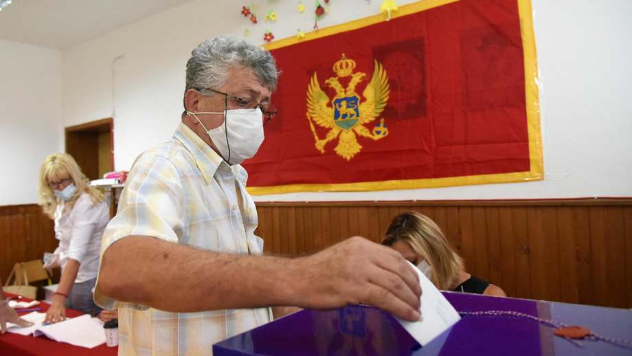 Đukanović zadržao rejting, birači nagradili Bečića 1