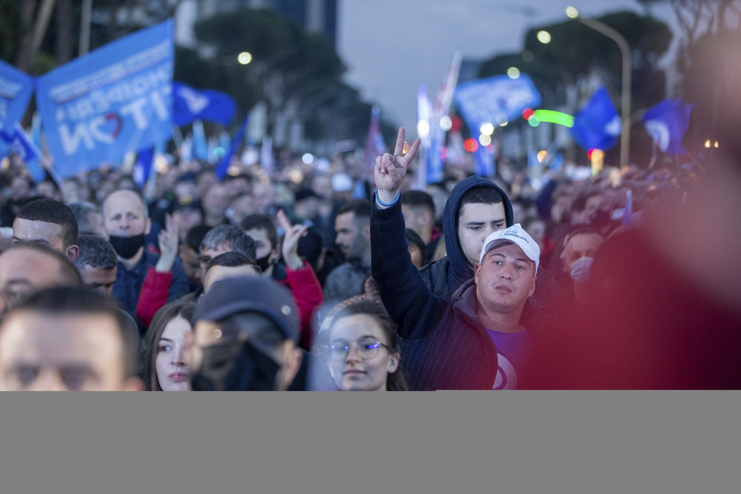 Albanci glasaju na parlamentarnim izborima posle žestoke političke borbe 1