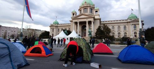 1 Protest frilensera ispred Skupštine trajaće do 10. aprila, Pogačar traži da se obrati poslanicima (VIDEO, FOTO) 4