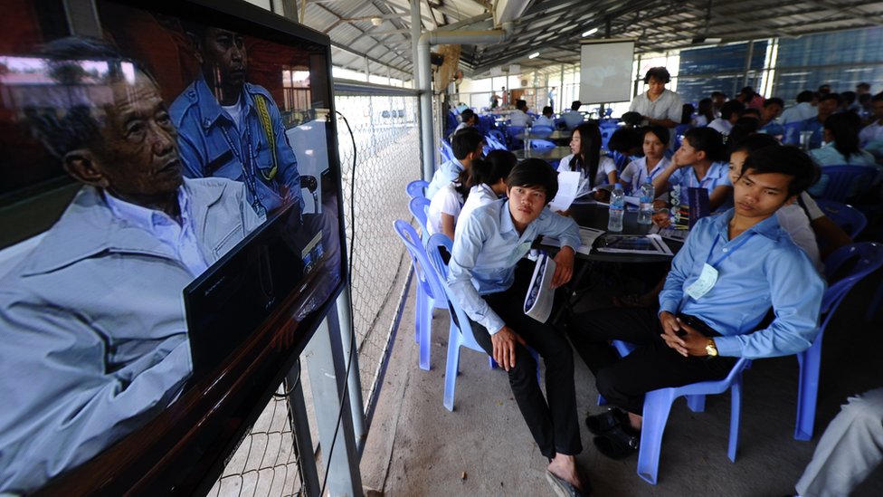 Cambodians watch the trial of former Khmer Rouge jailer Kaing Guek Eav (Duch)
