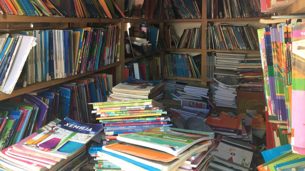 Srbija i obrazovanje: Da li je pojmu interseks mesto u udžbeniku za osmake 3 Knjige