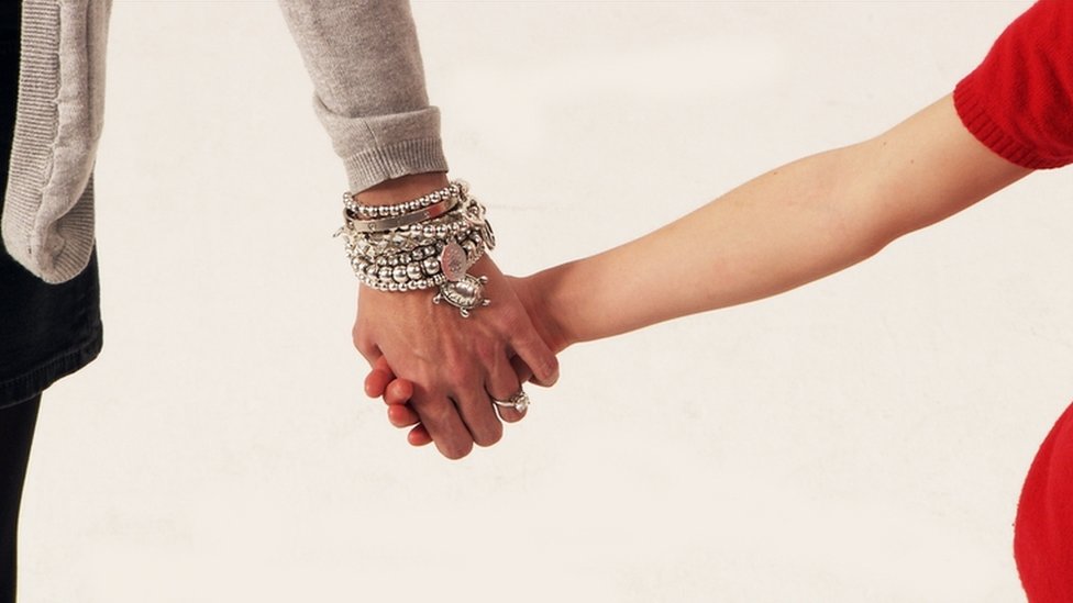 Srbija i obrazovanje: Da li je pojmu interseks mesto u udžbeniku za osmake 5 Ilustracija mama i dete