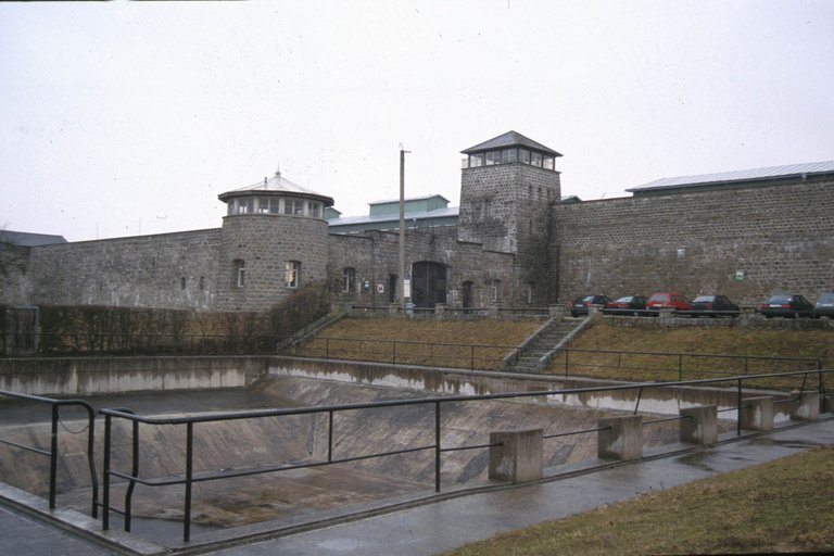 Drugi svetski rat, nacisti i Holokaust: Kako je suđenje Adolfu Ajhmanu ujedinilo Izrael 6 Ovako danas izgleda ulaz u logor Mauthauzen