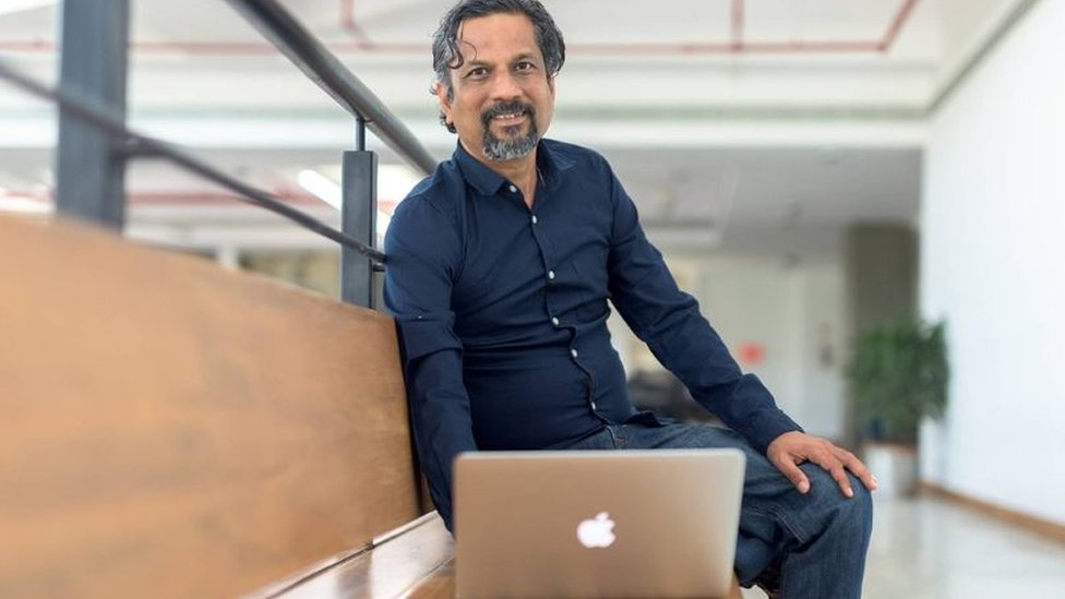 Biznis i bogataši: „Ne bih menjao ovaj život ni za šta“ - milijarder iz Silicijumske doline koji vodi kompaniju iz zabitog sela 8 Sridhar in his office