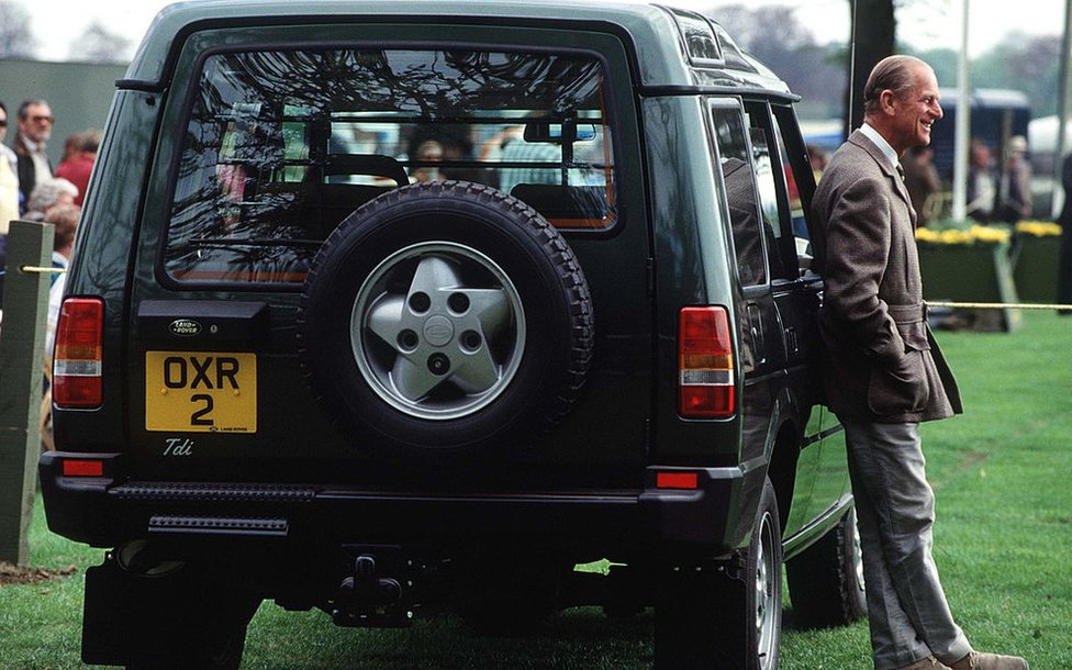 Princ Filip: Sahranjen vojvoda od Edinburga 3 Prince Philip at The Windsor Horse Show Alongside His Land Rover Discovery in 1991
