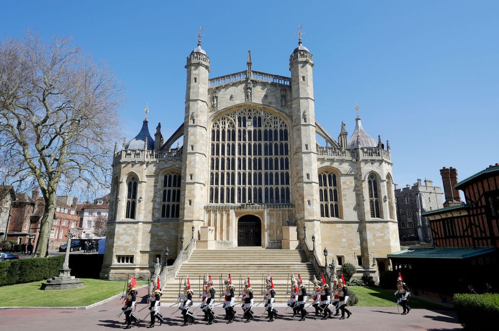 Princ Filip i sahrana: Kraljica i nacija se oprostili od vojvode od Edinburga 13 Members of the Household Cavalry are seen ahead of the funeral of Prince Philip, Duke of Edinburgh at Windsor Castle on April 17, 2021 in Windsor, England.