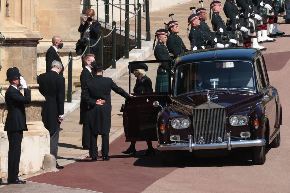 Princ Filip i sahrana: Kraljica i nacija se oprostili od vojvode od Edinburga 12 The Duchess of Cornwall arrives at St George's Chapel, Windsor Castle