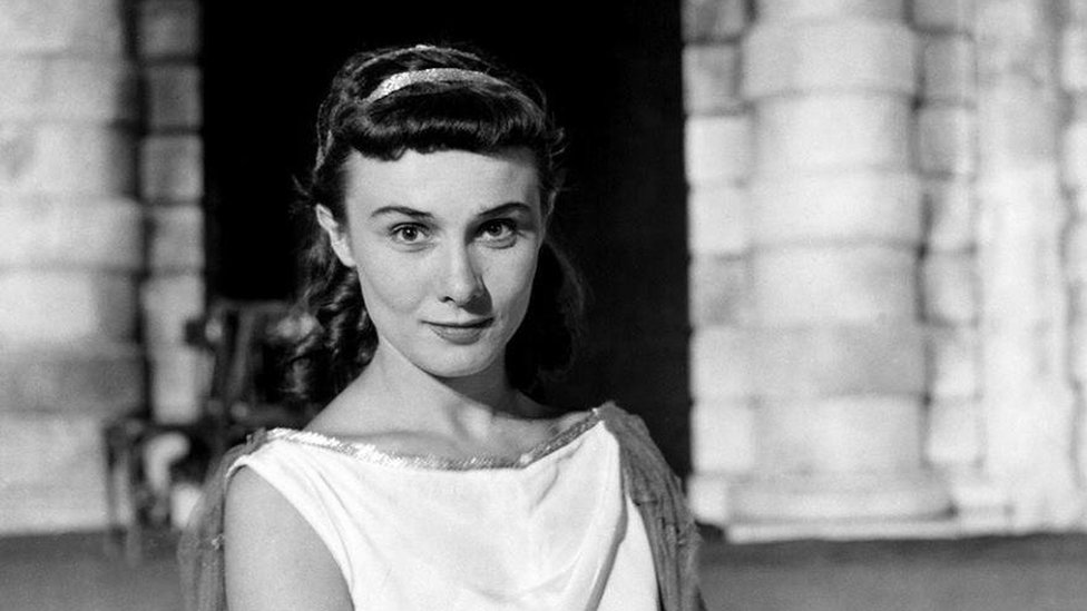 Jugoslavija i film: „Slavica" - školski pokušaj revolucionarne melodrame i melem na ratne rane 4 Irena Kolesar kao Ofelija u "Hamletu" na Dubrovačkim letnjim igrama