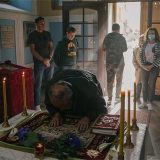 Veliki Petak u fotografijama: Pravoslavni vernici obeležavaju najtužniji dan u hrišćanstvu 6