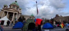 Protest frilensera ispred Skupštine trajaće do 10. aprila, Pogačar traži da se obrati poslanicima (VIDEO, FOTO) 3