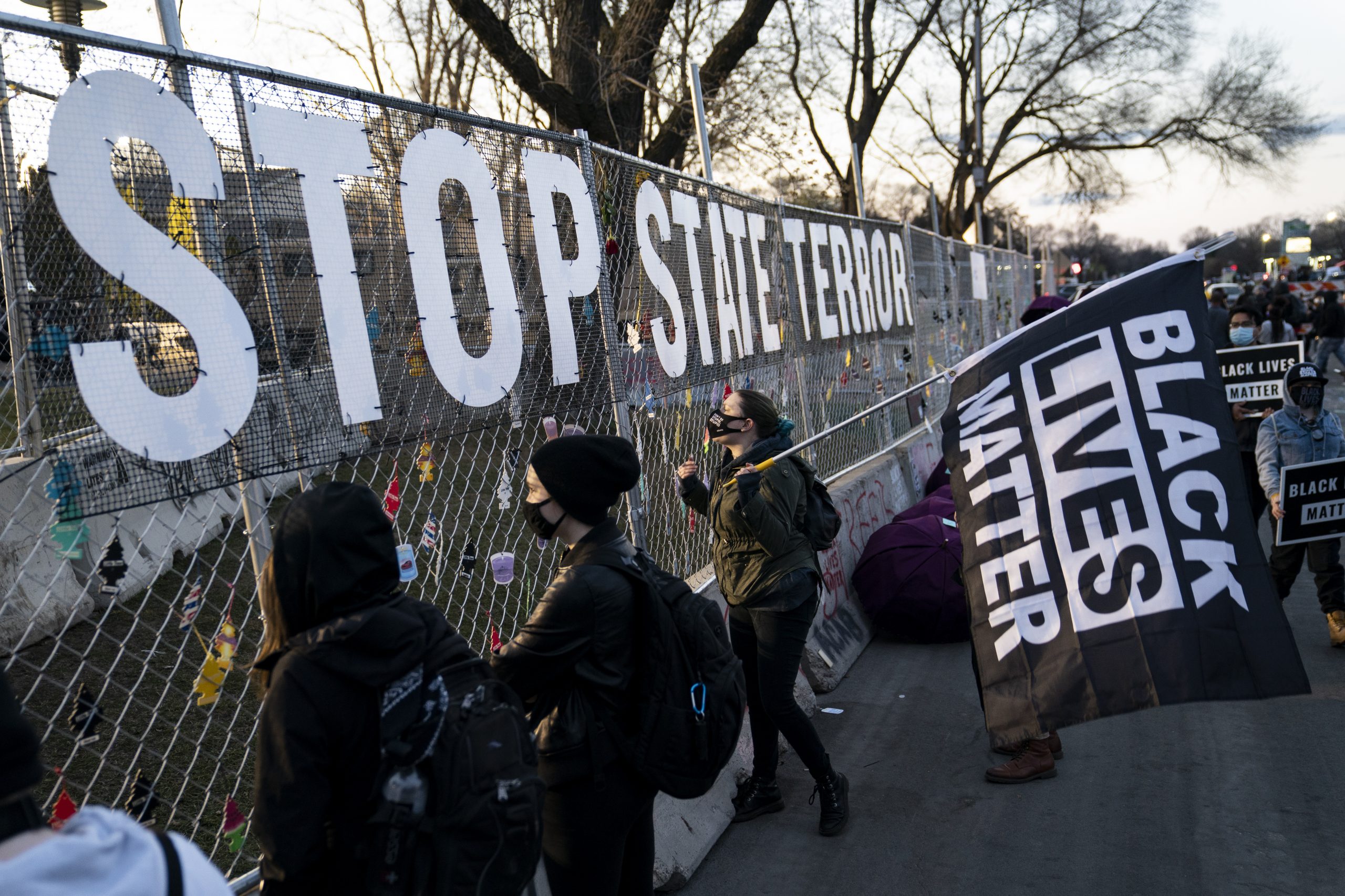 Sedma noć protesta kod Mineapolisa u SAD zbog smrti mladog Afroamerikanca 1