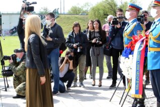 Državni zvaničnici položili vence na Spomenik žrtvama genocida na beogradskom Starom sajmištu 3