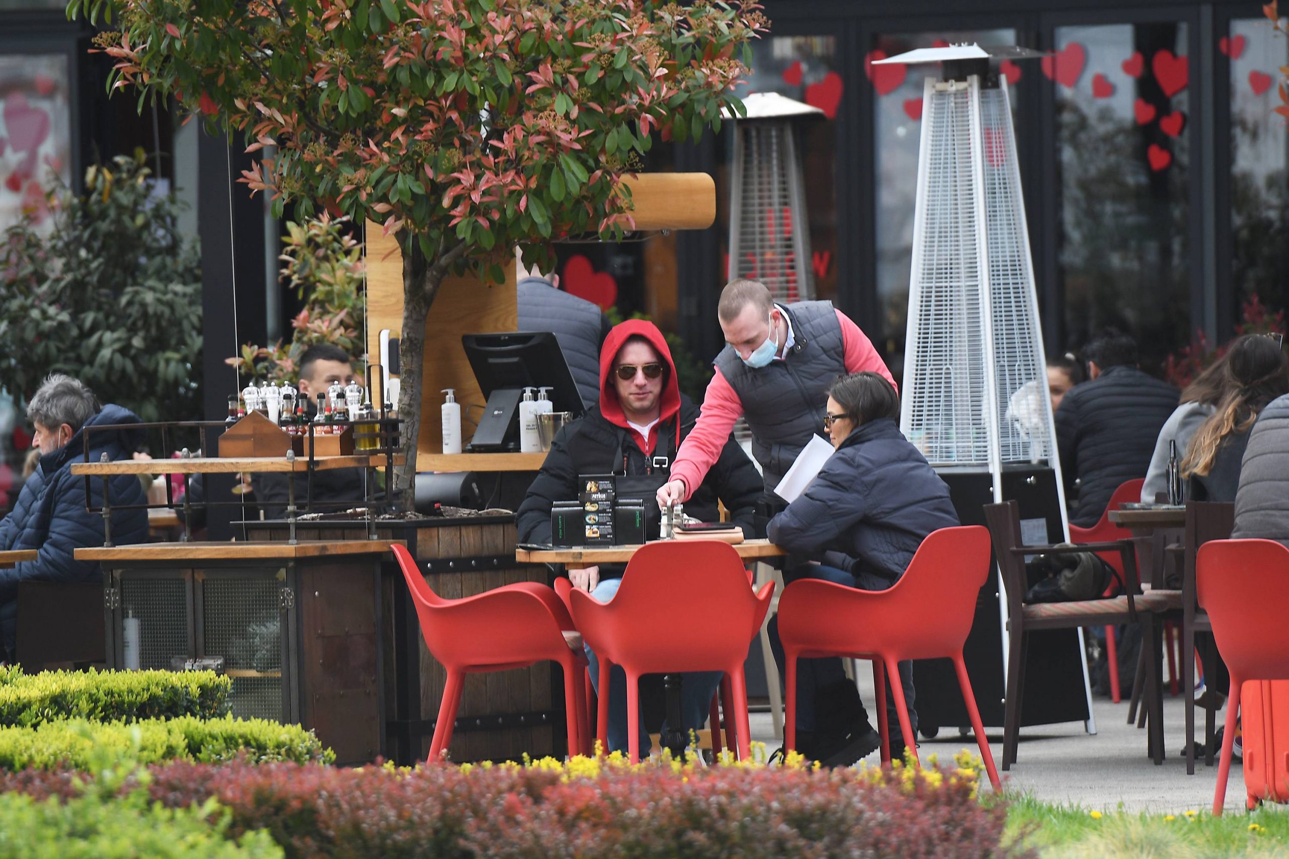 Još 3.405 novoobolelih, 39 preminulih, 264 na respiratorima 1