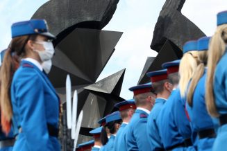 Državni zvaničnici položili vence na Spomenik žrtvama genocida na beogradskom Starom sajmištu 11