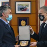 Stefanović dodelio priznanja zaslužnima za sprečavanje širenja epidemije 8