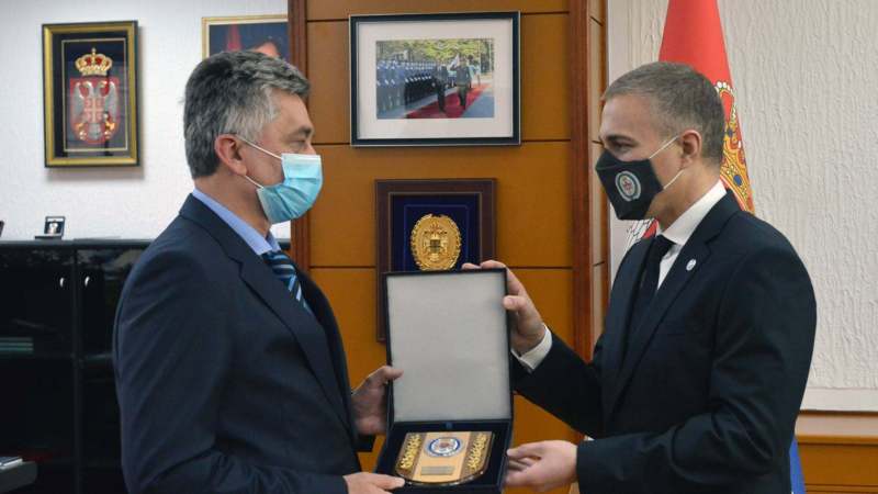 Stefanović dodelio priznanja zaslužnima za sprečavanje širenja epidemije 1