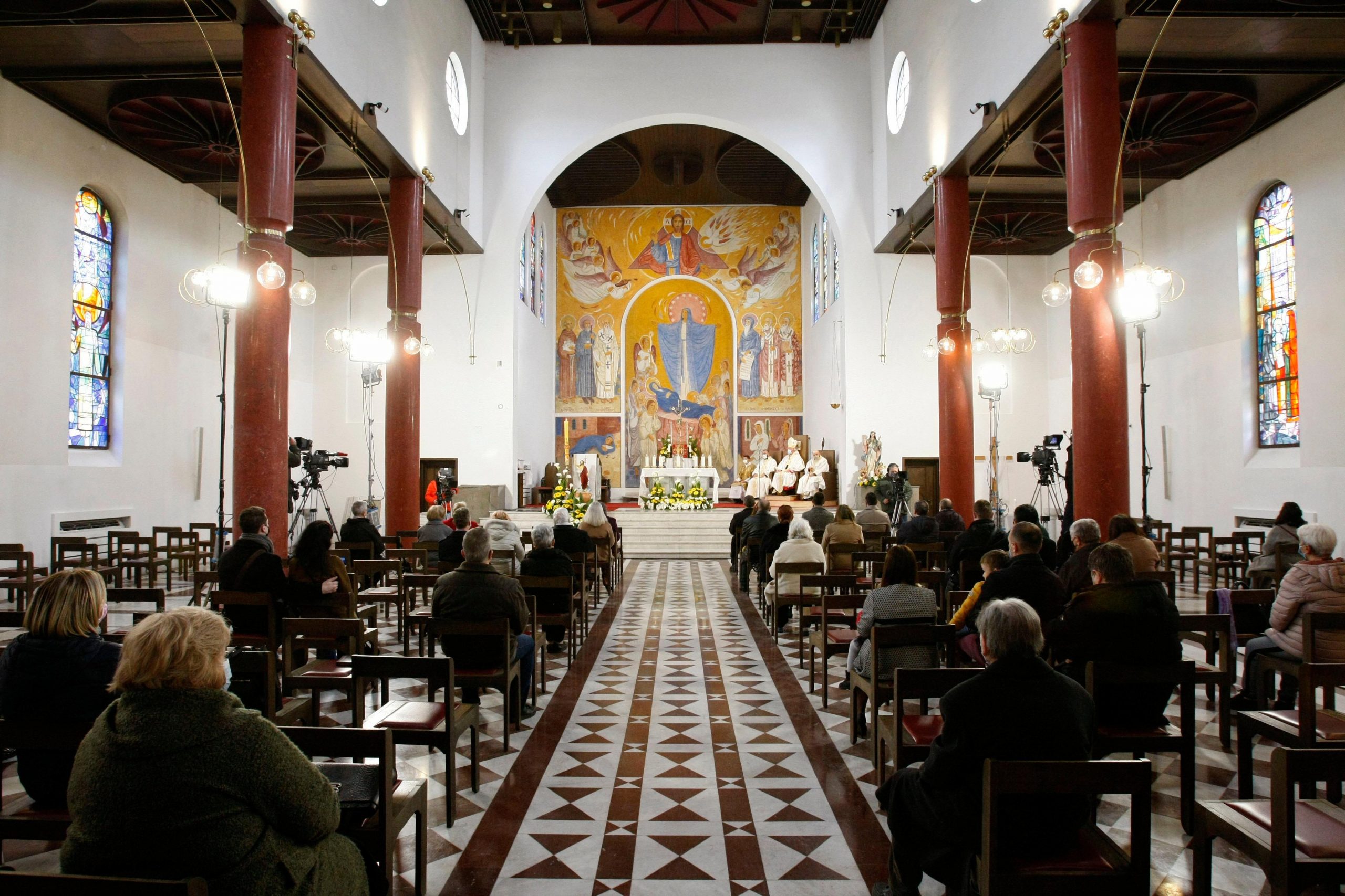 Nadbiskup Hočevar: Pandemija poziva da više brinemo jedni o drugima 1