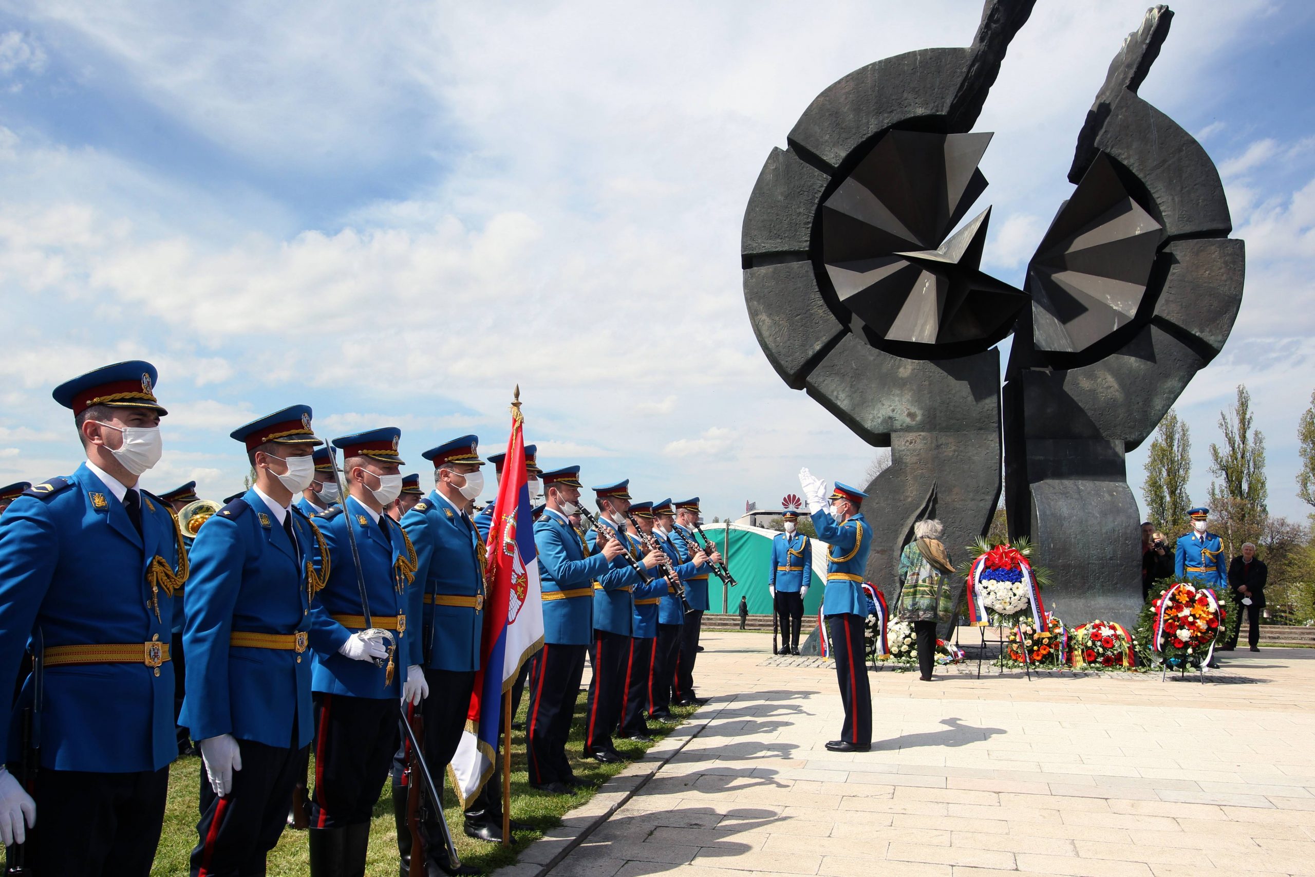 Državni zvaničnici položili vence na Spomenik žrtvama genocida na beogradskom Starom sajmištu 1