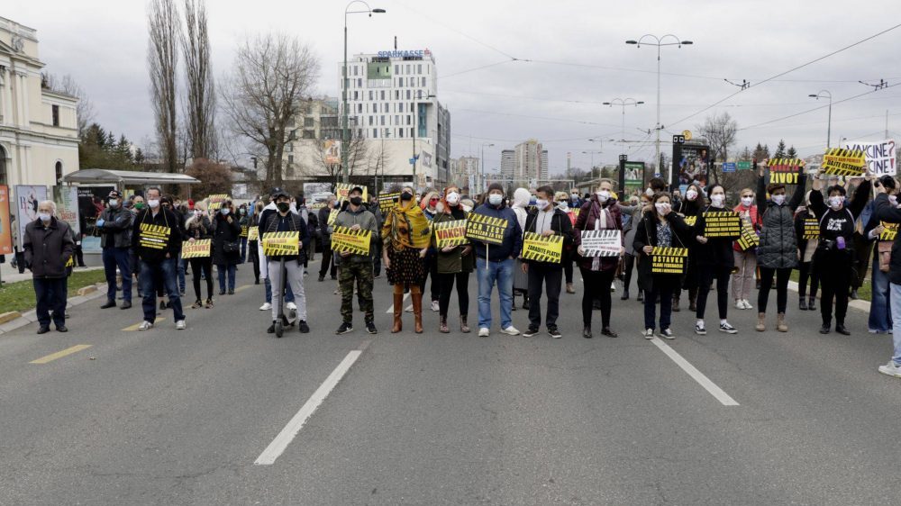Protest u Sarajevu zbog kašnjenja u nabavci vakcina: Traže se ostavke državne vlasti i Vlade FBiH 1