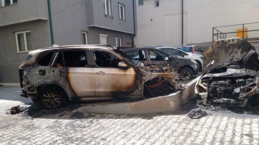 Izgorela vozila u centru Užica 1