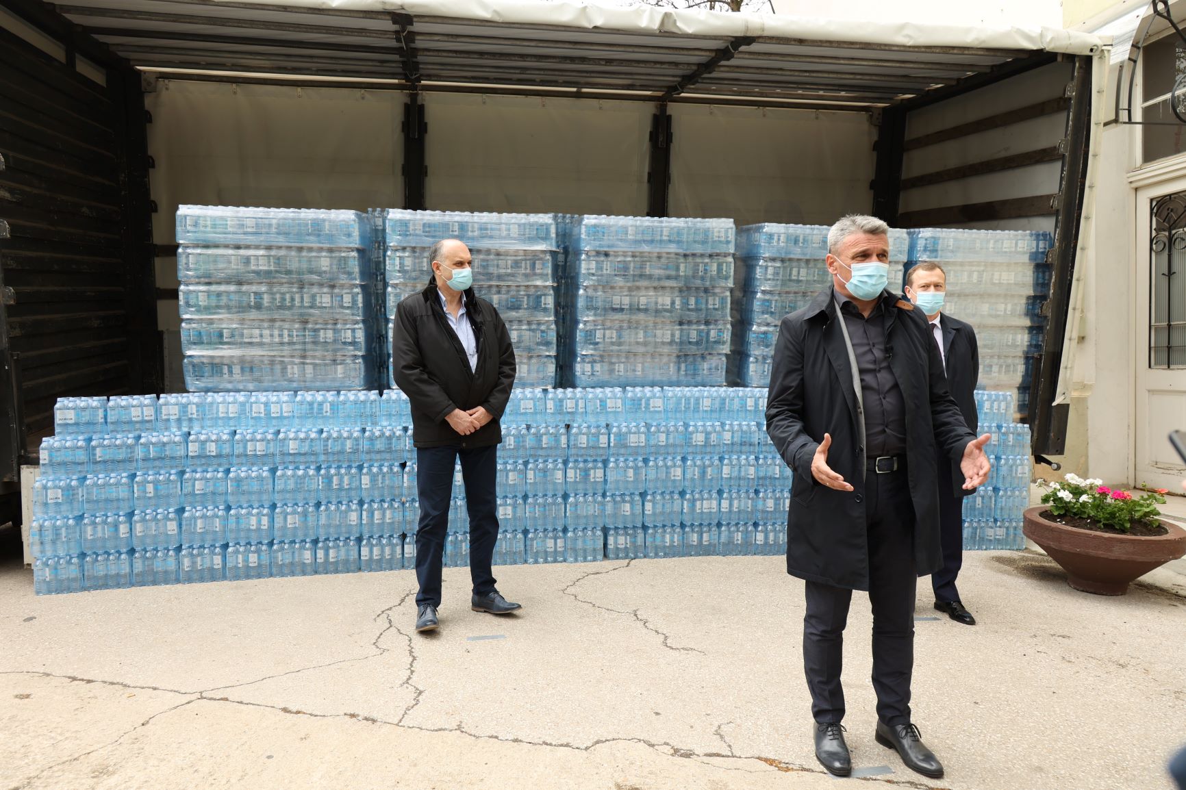 NIS donirao Jazak vodu Opštoj bolnici u Čačku 3