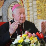 Beogradskom nadbiskupu Hočevaru obijen auto i ukradeno liturgijsko odelo i predmeti 3
