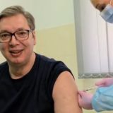 Vučić se vakcinisao kineskom vakcinom u mestu Rudna Glava (VIDEO) 11
