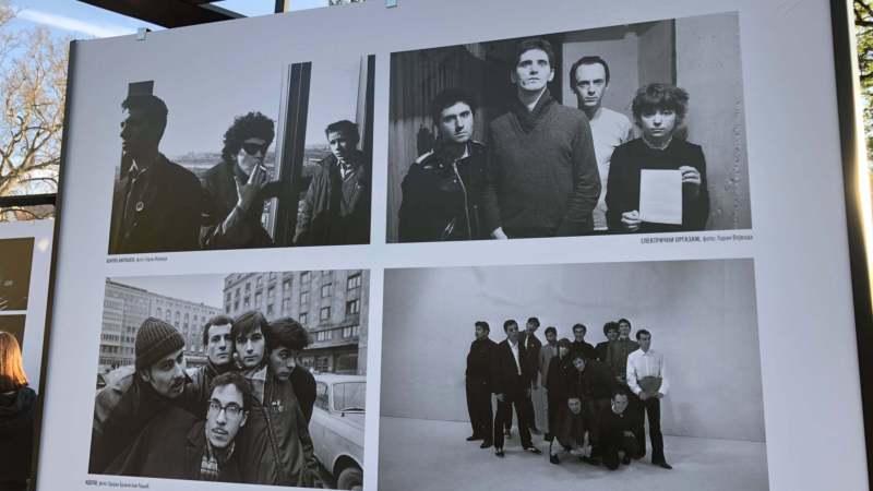 Izložba povodom 40 godina albuma Paket aranžman na beogradskom Trgu republike 1