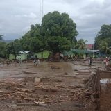 U poplavama i klizištima u Indoneziji stradale najmanje 44 osobe 3