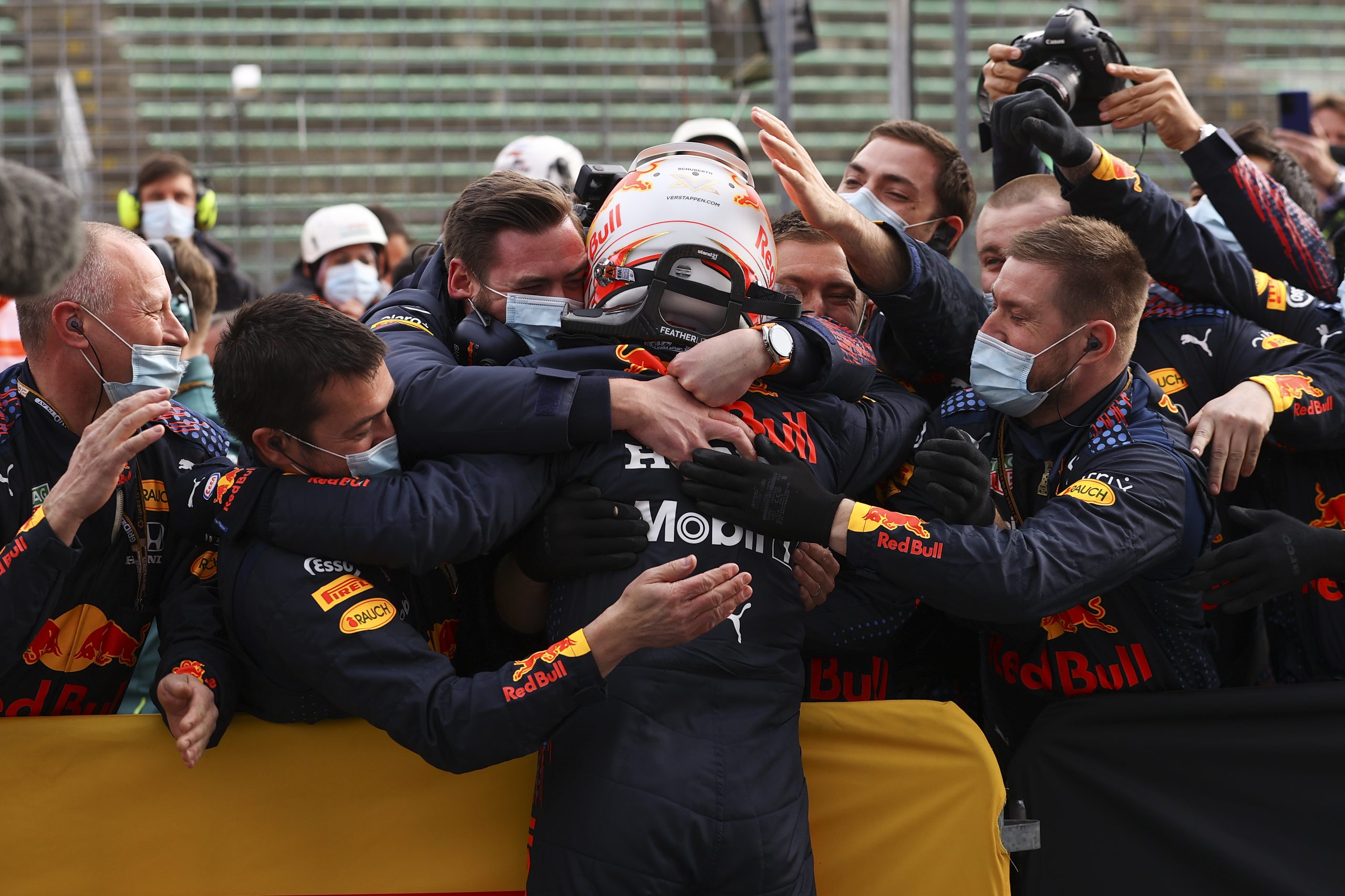 Verstapen pobedio u haotičnoj trci za Veliku nagradu Emilije Romanje 1