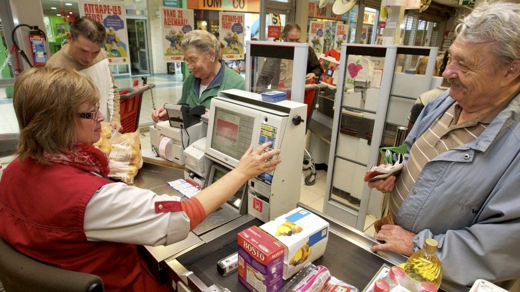 Nerviraju vas ljudi koji ćaskaju na kasi, a vama se žuri – evo rešenja 1