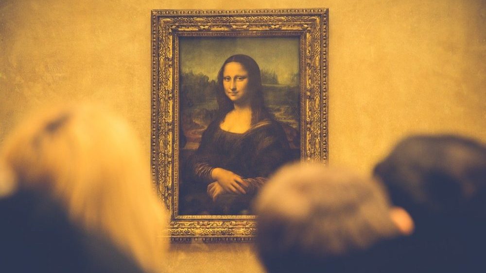Posetilac Luvra gađao Mona Lizu krempitom 1