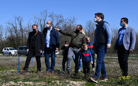 Negotin: Ministar Selaković obišao porodicu Manojlović koja se iz Francuske vratila u rodno selo 1