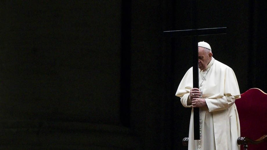 Papa drugi put predvodio Put krsta bez prisustva javnosti 1