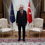 Mario Dragi: Erdogan hteo da ponizi Ursulu fon der Lejen 2