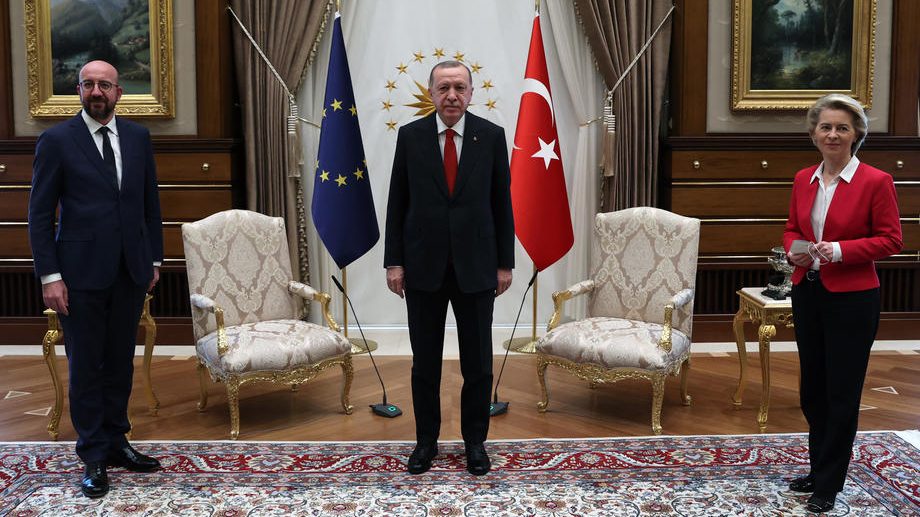 Mario Dragi: Erdogan hteo da ponizi Ursulu fon der Lejen 1