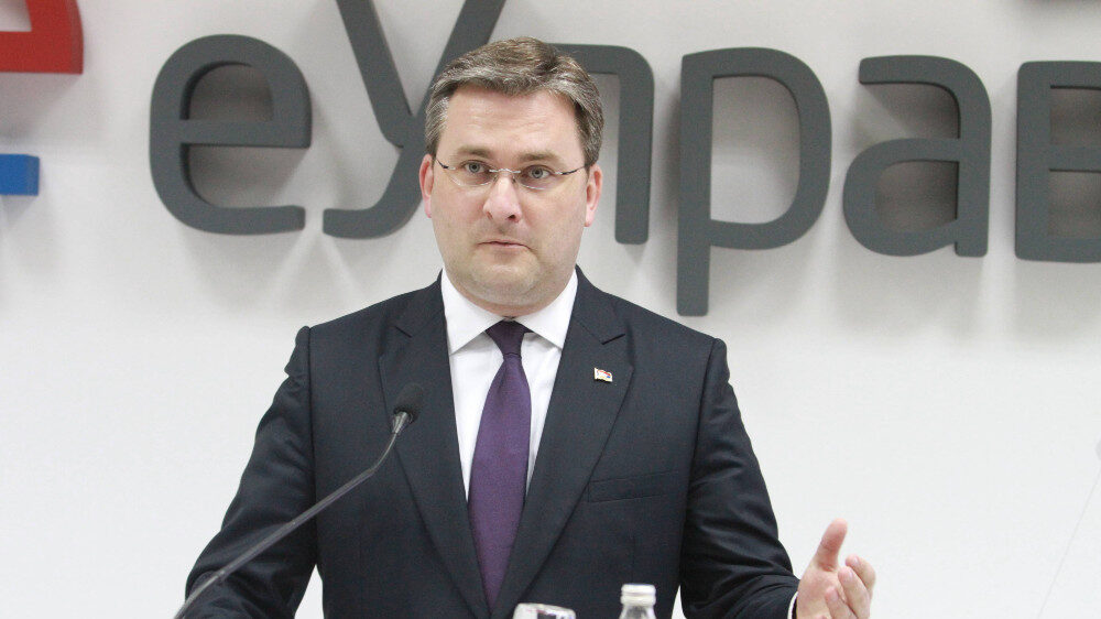 Selaković: Srbija Angoli poklonila 50.000 doza vakcine Sputnjik 1