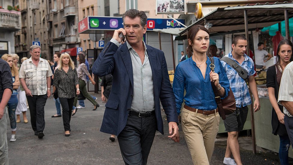 Kreativne industrije i Srbija: Šta tačno obuhvata sektor vredan dve milijarde evra 5 Pirs Brosnan i Olga Kirilenko u filmu "Novembarski čovek"