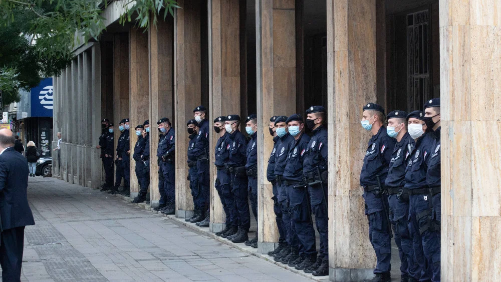Jaz u komunikaciji: Da li je vakcinacija za policiju obavezna? 1