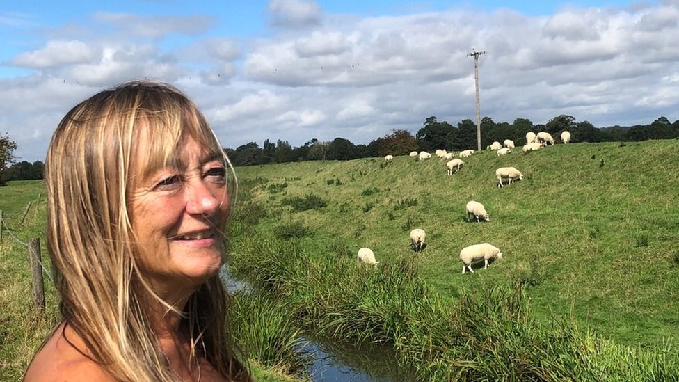 Korona virus i nudizam: Gola šetnja - uživanje u prirodi tokom izolacije bez odeće 4 British naturist Donna Price